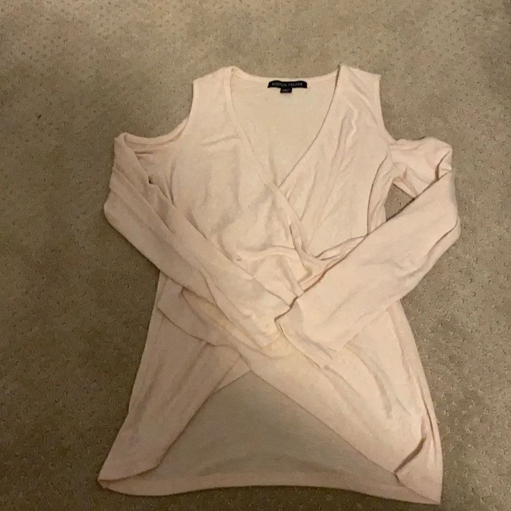 Boston Proper Cold‑Shoulder Wrap Front Top Women’s XS Pink
